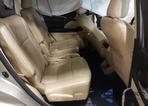 2015 Toyota Highlander Limited V6 z USA, uszkodzony, nr VIN 5TDDKRFH6FS080133